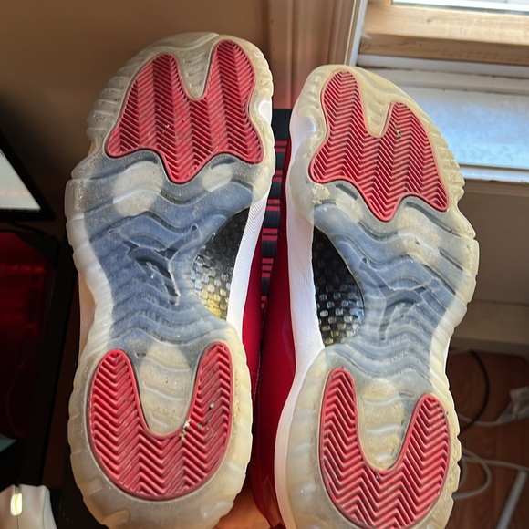 Jordan 11 ‘Win like 96’ size 11 (Red/white) - Picture 6 of 7